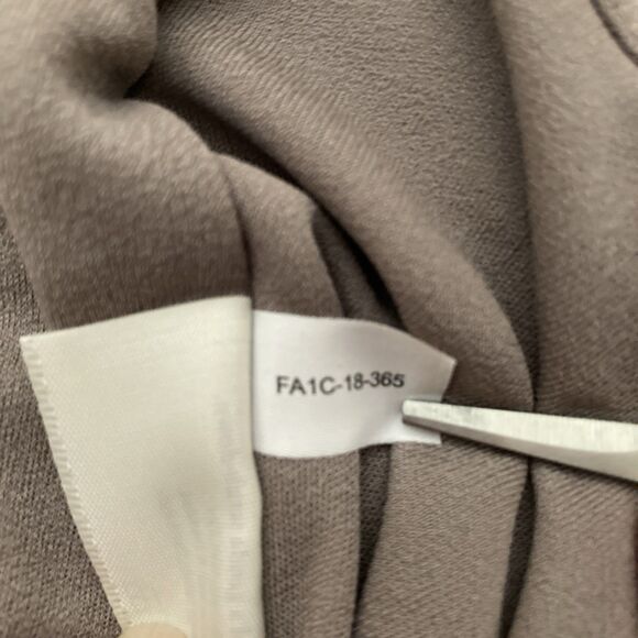 MM Lafleur Deneuve Surplice Faux Wrap Top MEDIUM Taupe Crepe Capsule Wardrobe - Picture 6 of 11